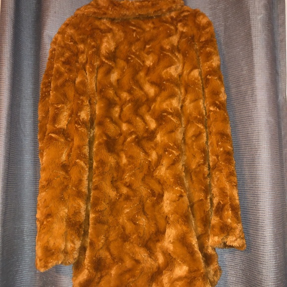 Faux fur coat - Picture 2 of 2